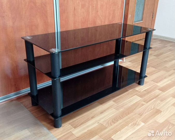 Стеклянная тумба под телевизор