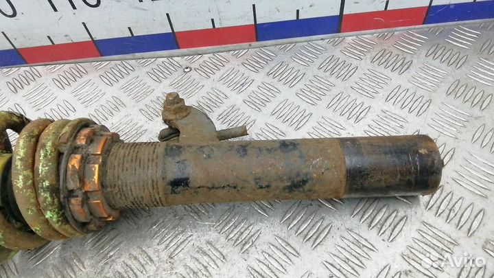 Стойка амортизатора переднего правого Volkswagen J