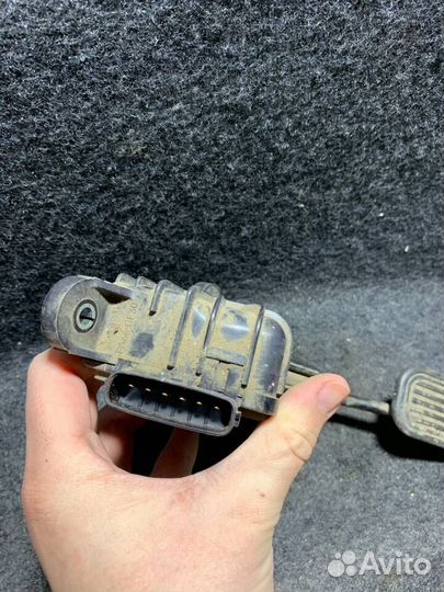 Педаль газа Toyota Hi-Lux 7