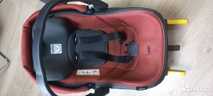 Автокресло Peg Perego от 0 с базой isofix