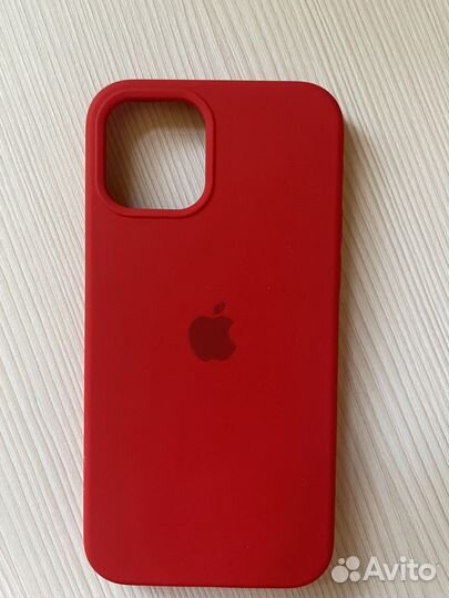 Чехлы на iPhone 12