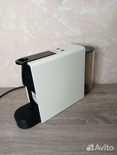 Капсульная кофемашина Nespresso essenza mini c30