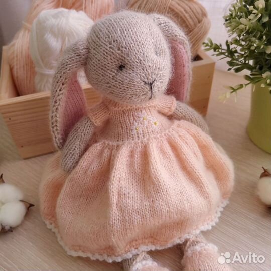 Вязаные игрушки ручной работы Вязаный зайка