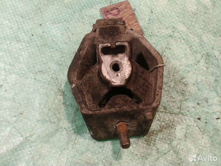 Подушка МКПП Audi А6 С4