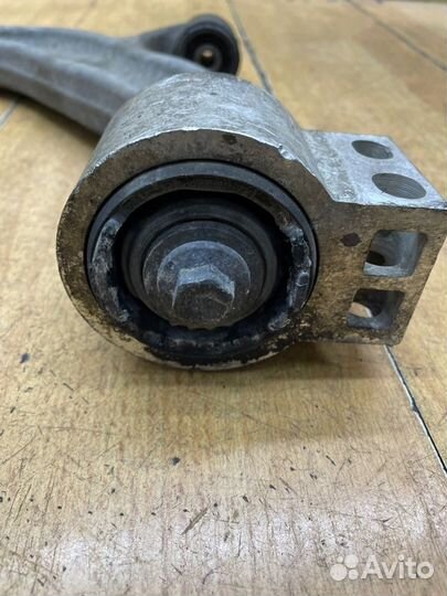 Рычаг подвески передний левый Opel Astra J хетчбэк