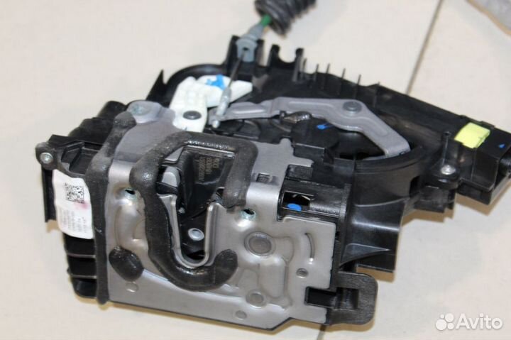 Замок двери передней левой Mercedes GLC-klasse X25