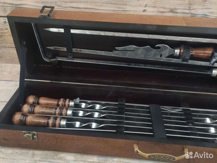 Подарочный набор шампуров в чемодане