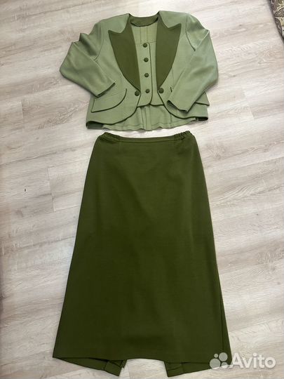 Костюмы женские