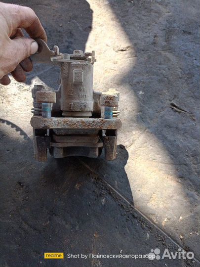 Суппорт тормозной задний правый Renault Fluence