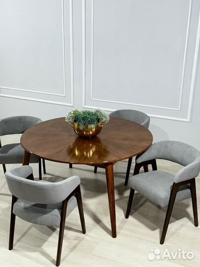 Комплект стол и стулья. В наличии