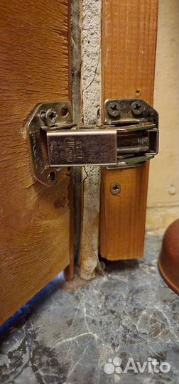 Петли для дверцы под ванной