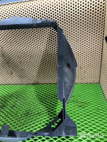 Диффузор вентилятора Mercedes benz W124