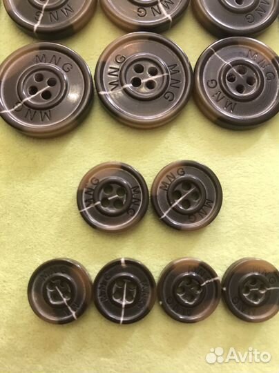 Пуговицы современные