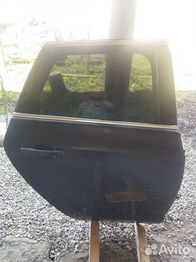 Задняя левая и правая дверь