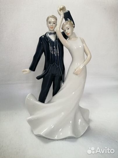 Статуэтка Вальс, дама с кавалером.Фарфор