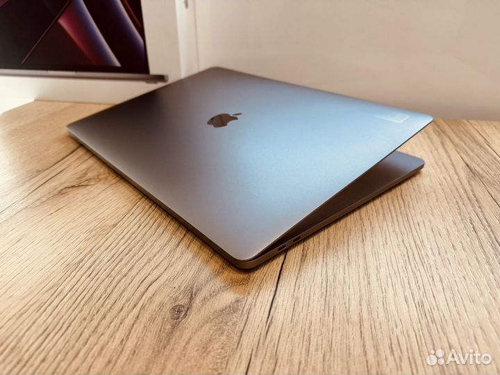 MacBook Pro 15 Retina 2019г.в./16/512/AMD 4 GB