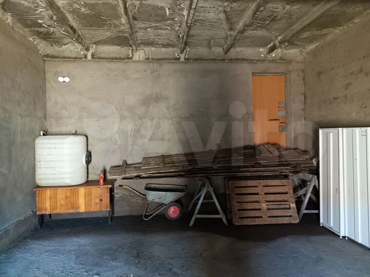 Гараж, > 30 м²