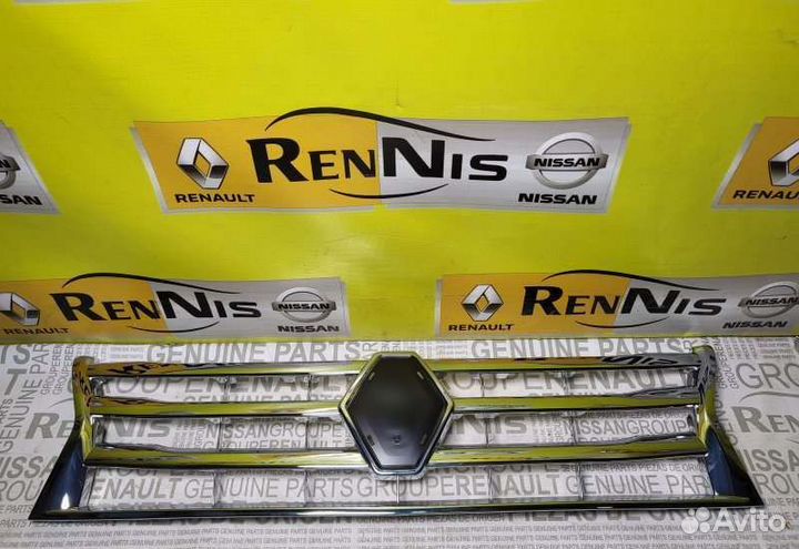 Хром решетки радиатора передний Renault Duster
