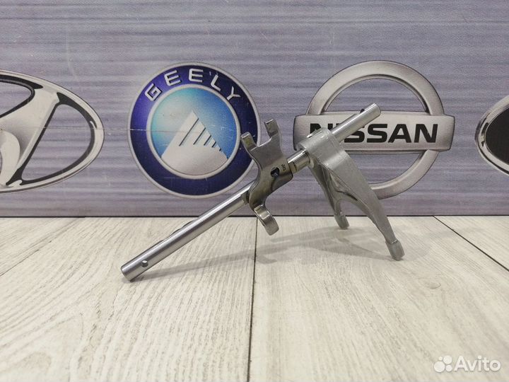 Вилка пятой передачи переключения скорости Renault