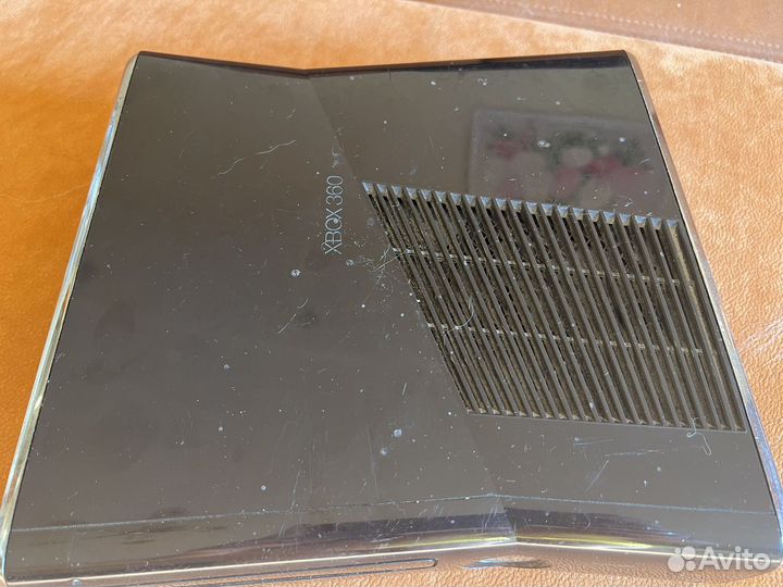 Xbox 360 250GB (LT 3.0) + 2 геймпада + 13 игр