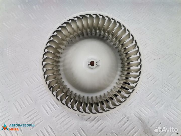 Моторчик печки Mazda 2 DY 2005 DD1061B10