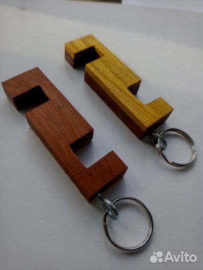 Брелок - подставка для смартфона