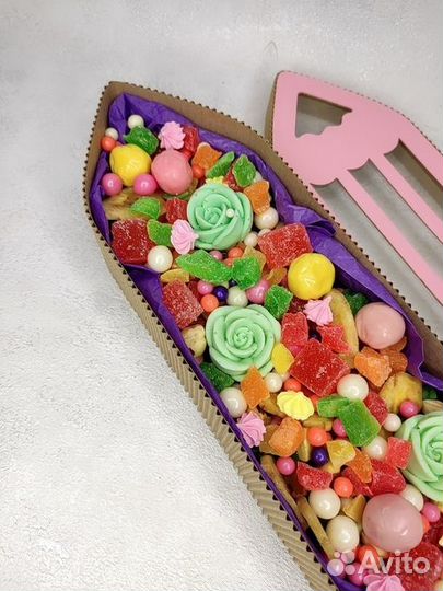 Сладкий подарок детям, орехи, сладости, мармелад