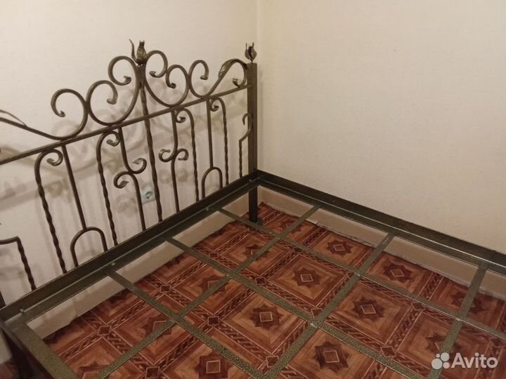 Кованая кровать