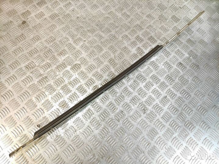 Молдинг стекла двери правой задней Ford Mondeo 200