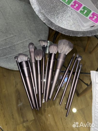 Набор кистей и блеск