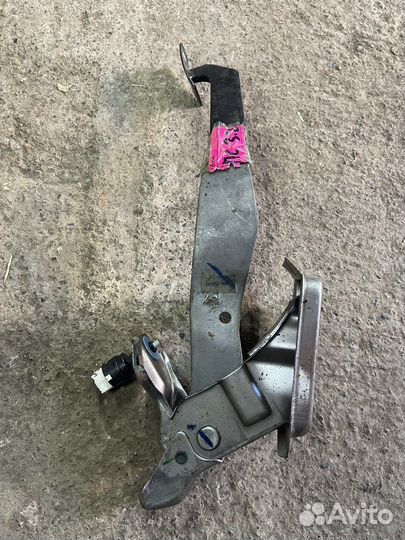 Педаль тормоза Mitsubishi Pajero Sport 2010г