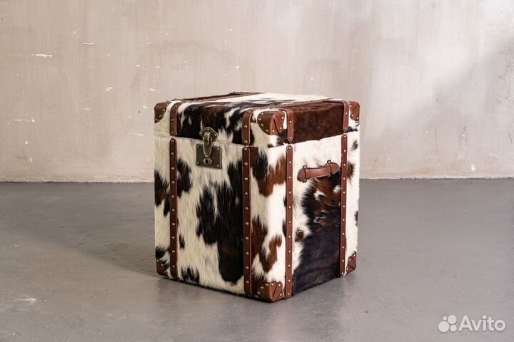 Сундук с меховой обивкой
