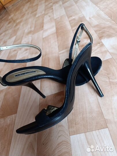 Босоножки черные на каблуке