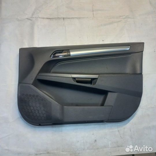 Обшивка двери передняя правая Opel Astra H