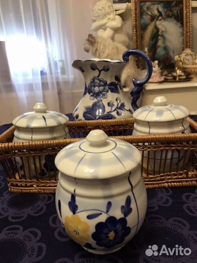 Комплект банок в плетеной подставке