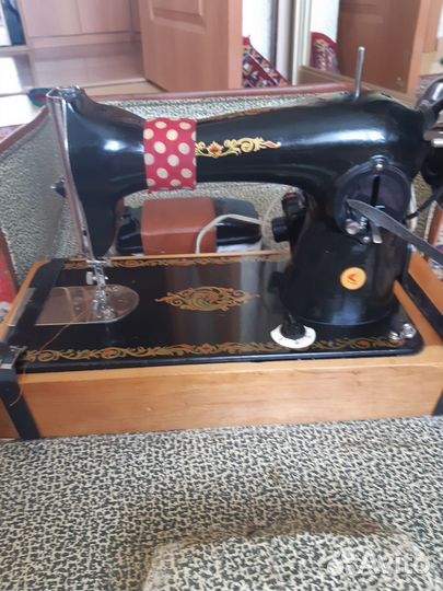 Швейная машина Чайка 2