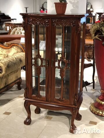 Витрина резная для посуды