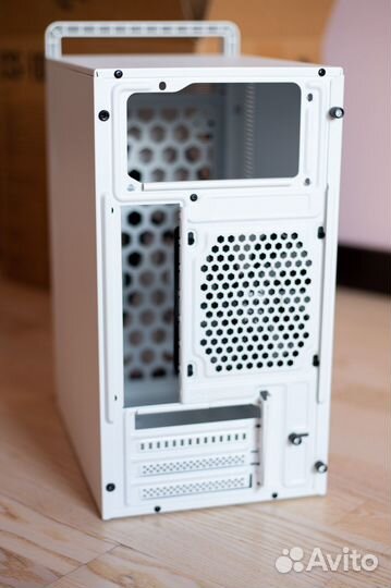 Компьютерный корпус Aerocool белый