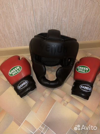 Шлем и перчатки боксерские