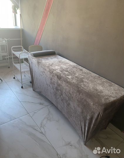 Аренда рабочего места кушетки и столика бровиста