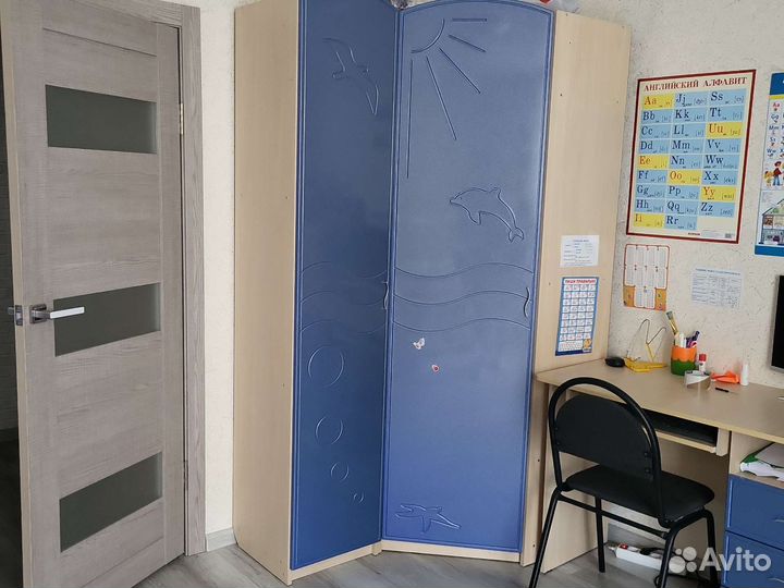 Шкафы, письменный стол