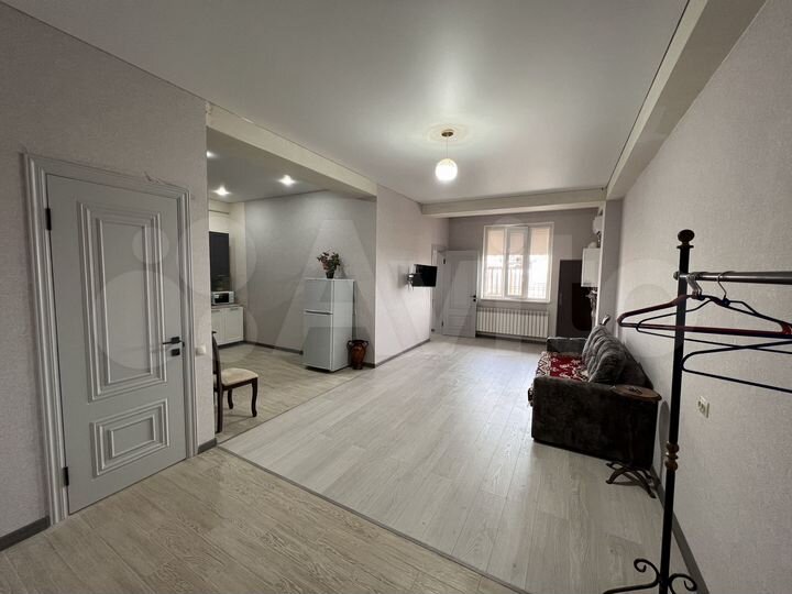 2-к. квартира, 55 м², 1/10 эт.