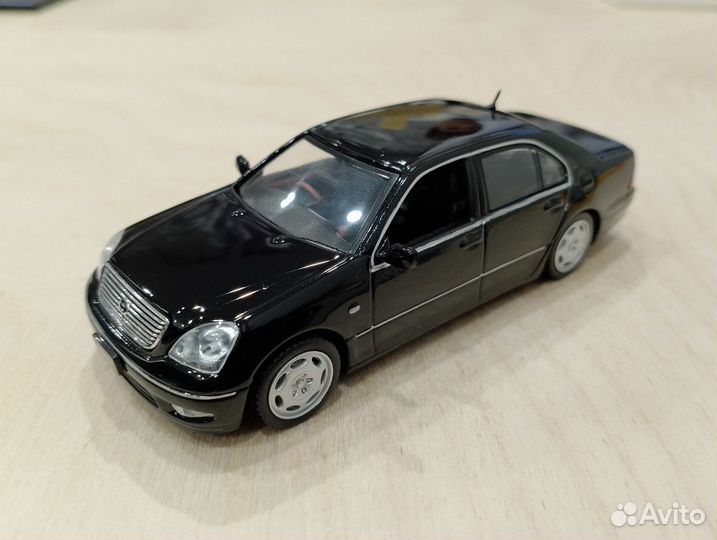 Toyota Celsior III (F30) 2000-2003