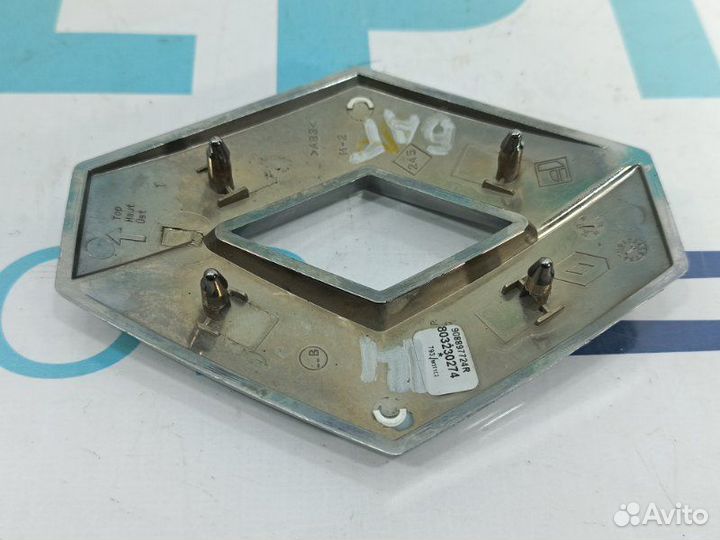 Эмблема в крышку багажника Renault Kaptur F4R410