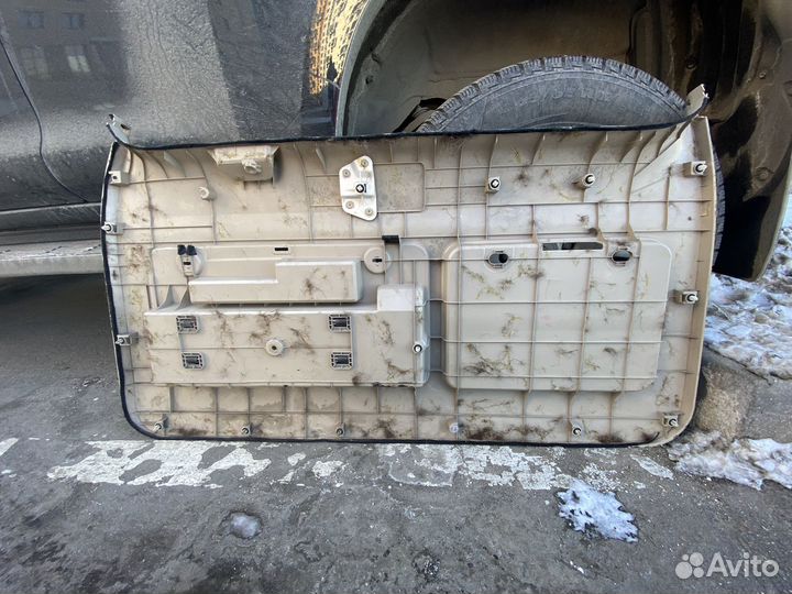 Обшивка крышки багажника Toyota Prado 150