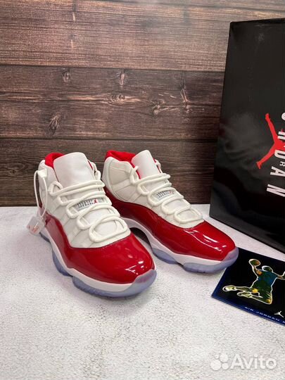 Кроссовки air jordan 11 retro Varsity red