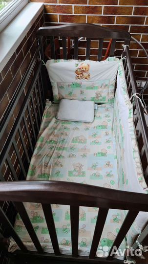 Детская кроватка с маятником,матрасом,подушкой