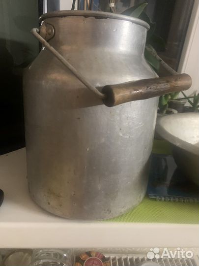 Бидон, тазики.Противень,Камен горшок,Бак