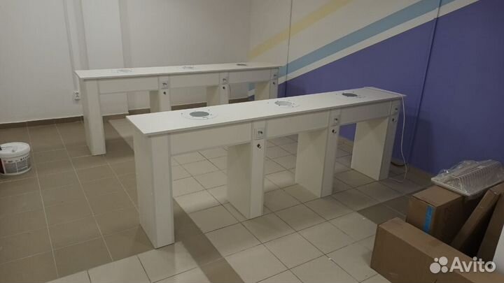 Маникюрный стол