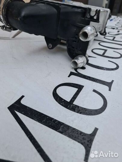 Интеркуллер двигателя M274 Mercedes